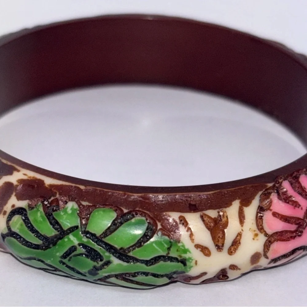 N/A vintage carved